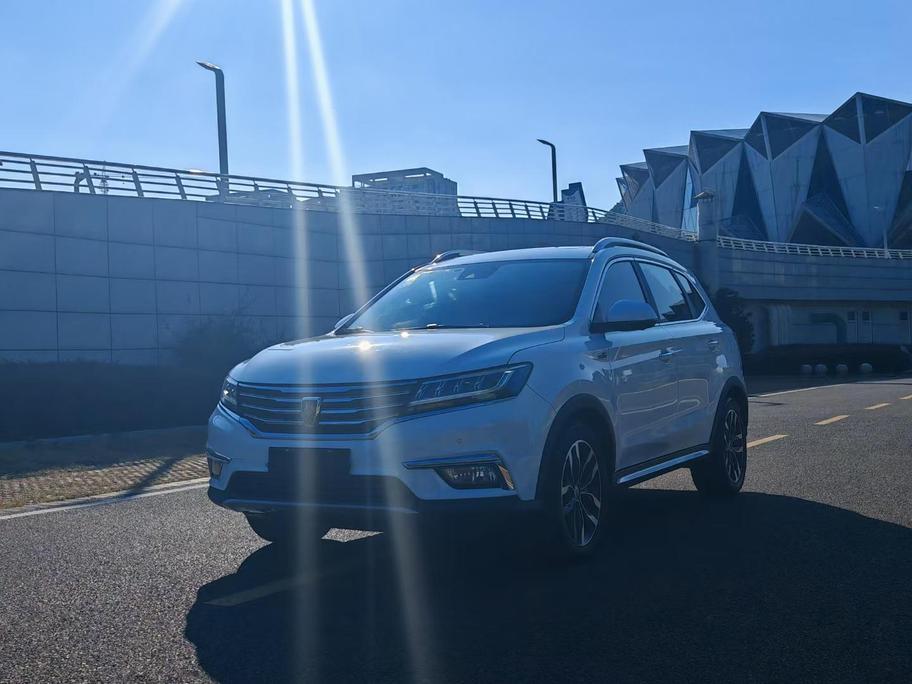 Roewe Roewe RX5 в цвете и кузовом – это идеальный выбор среди китайских автомобилей. Доступная цена и надежность гарантированы.