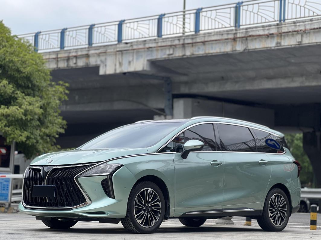 Dongfeng Forthing Forthing Yacht в цвете и кузовом – это идеальный выбор среди китайских автомобилей. Доступная цена и надежность гарантированы.