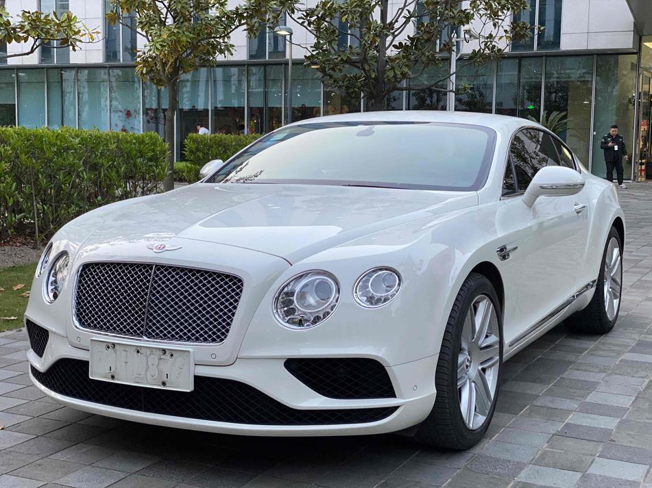 Bentley Bentley Continental в цвете и кузовом – это идеальный выбор среди китайских автомобилей. Доступная цена и надежность гарантированы.