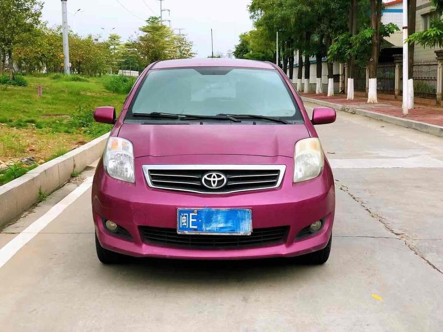 Toyota Toyota Yaris в цвете и кузовом – это идеальный выбор среди китайских автомобилей. Доступная цена и надежность гарантированы.