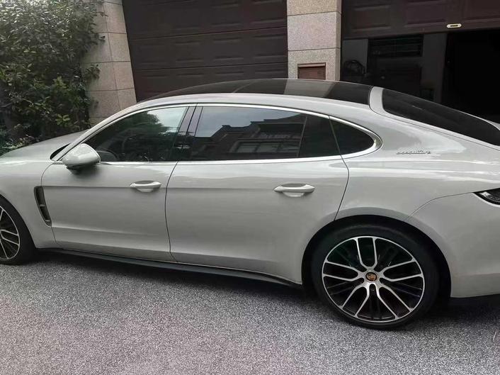 Porsche Porsche Panamera в цвете и кузовом – это идеальный выбор среди китайских автомобилей. Доступная цена и надежность гарантированы.