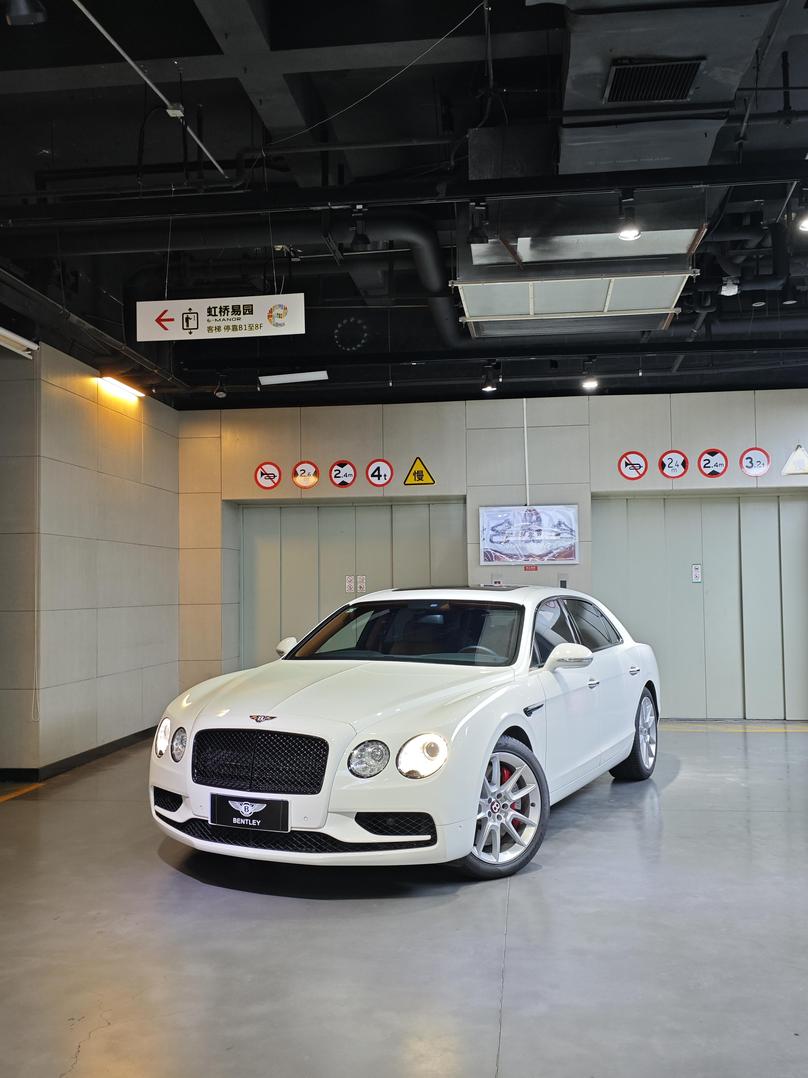 Bentley Bentley Flying Spur в цвете и кузовом – это идеальный выбор среди китайских автомобилей. Доступная цена и надежность гарантированы.