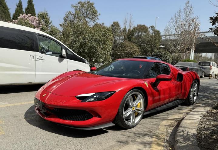 Ferrari Ferrari 296 в цвете и кузовом – это идеальный выбор среди китайских автомобилей. Доступная цена и надежность гарантированы.