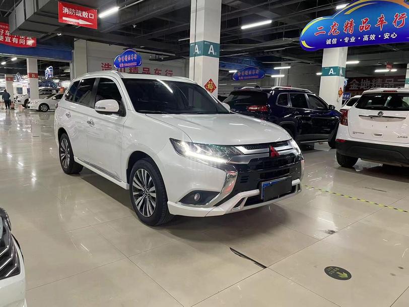 Mitsubishi Mitsubishi Outlander в цвете и кузовом – это идеальный выбор среди китайских автомобилей. Доступная цена и надежность гарантированы.