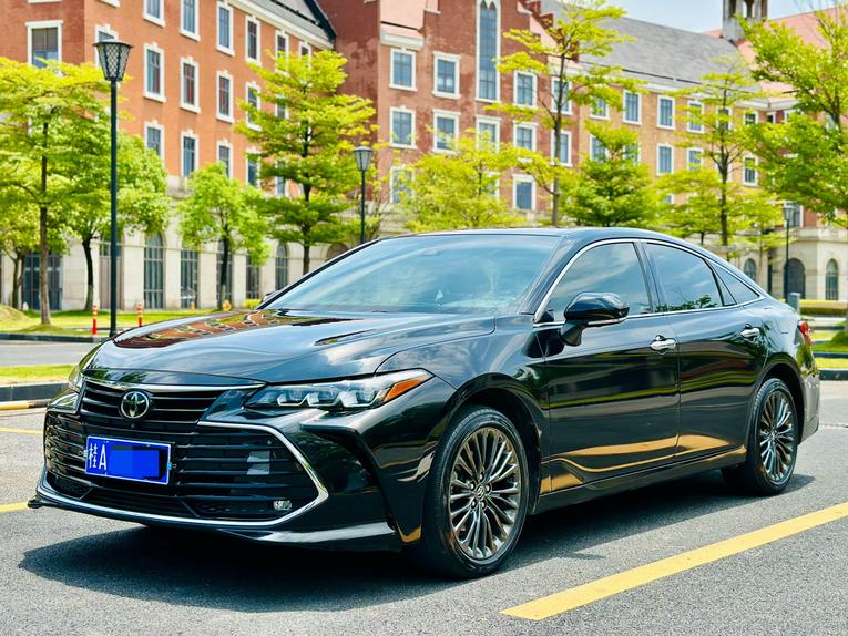 Toyota Toyota Avalon в цвете и кузовом – это идеальный выбор среди китайских автомобилей. Доступная цена и надежность гарантированы.