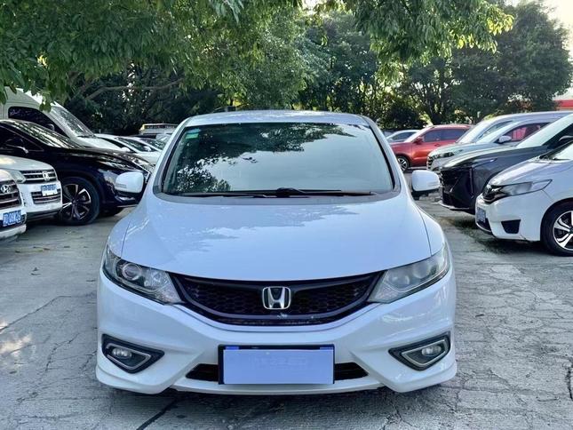 Honda Honda Jade в цвете и кузовом – это идеальный выбор среди китайских автомобилей. Доступная цена и надежность гарантированы.