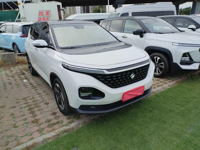 Baojun Baojun RM-5 в цвете и кузовом – это идеальный выбор среди китайских автомобилей. Доступная цена и надежность гарантированы.