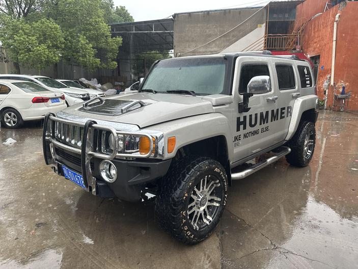 Hummer Hummer H3 в цвете и кузовом – это идеальный выбор среди китайских автомобилей. Доступная цена и надежность гарантированы.