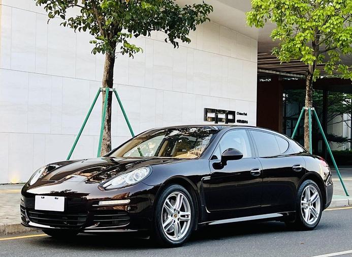 Porsche Porsche Panamera в цвете и кузовом – это идеальный выбор среди китайских автомобилей. Доступная цена и надежность гарантированы.