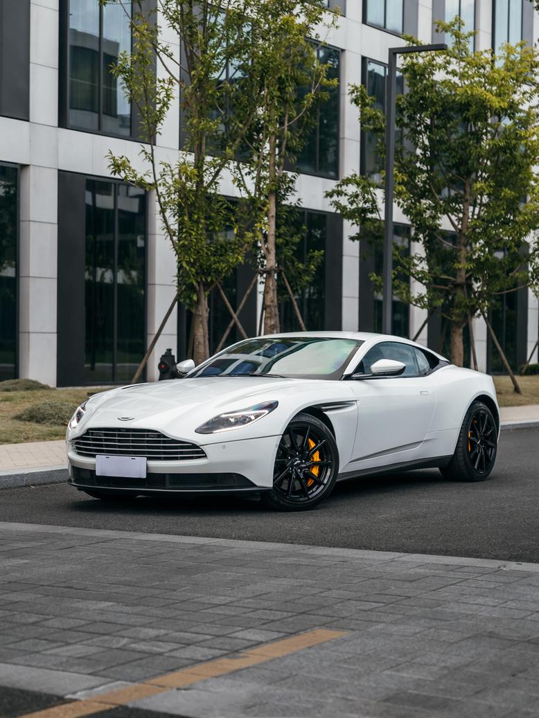 Aston Martin Aston Martin DB11 в цвете и кузовом – это идеальный выбор среди китайских автомобилей. Доступная цена и надежность гарантированы.