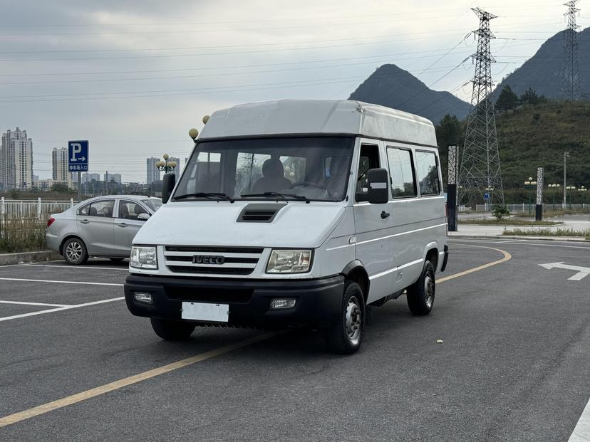 Iveco Naveco Deyi в цвете и кузовом – это идеальный выбор среди китайских автомобилей. Доступная цена и надежность гарантированы.