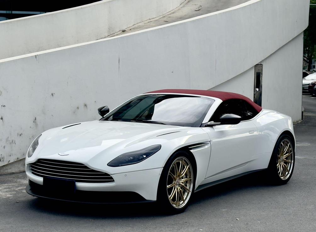 Aston Martin Aston Martin DB11 в цвете и кузовом – это идеальный выбор среди китайских автомобилей. Доступная цена и надежность гарантированы.