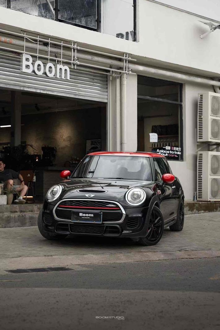 MINI MINI JCW в цвете и кузовом – это идеальный выбор среди китайских автомобилей. Доступная цена и надежность гарантированы.