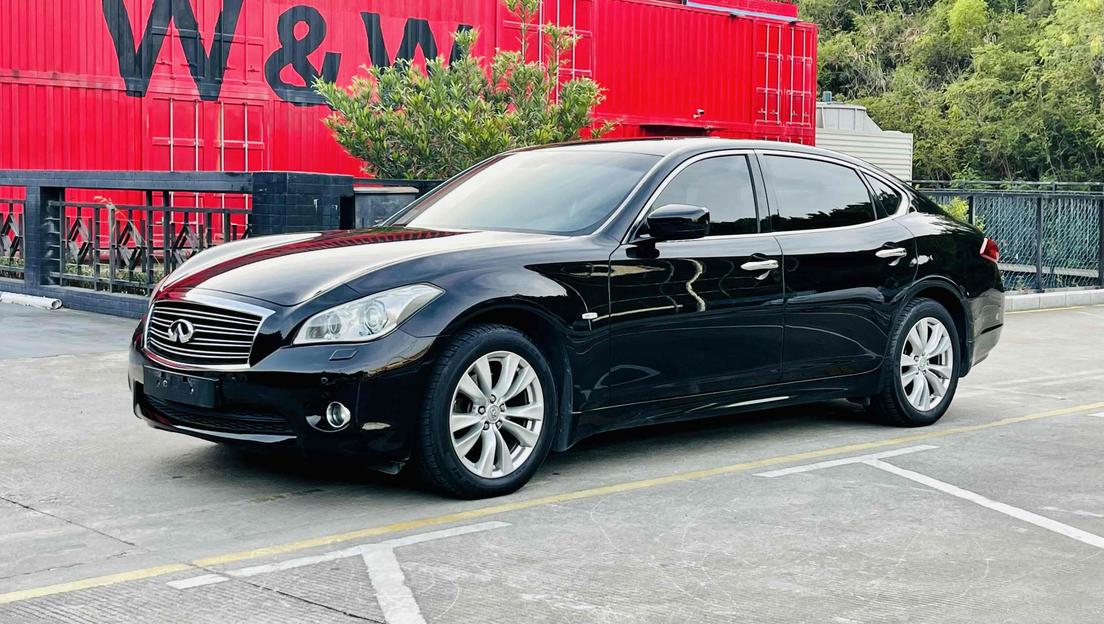 Infiniti Infiniti Q70 в цвете и кузовом – это идеальный выбор среди китайских автомобилей. Доступная цена и надежность гарантированы.