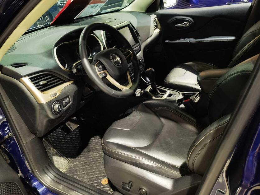 Jeep Jeep Cherokee в цвете и кузовом – это идеальный выбор среди китайских автомобилей. Доступная цена и надежность гарантированы.