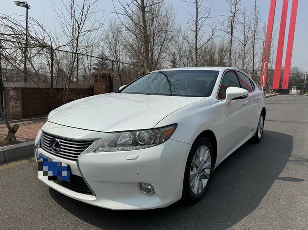 Lexus Lexus ES в цвете и кузовом – это идеальный выбор среди китайских автомобилей. Доступная цена и надежность гарантированы.