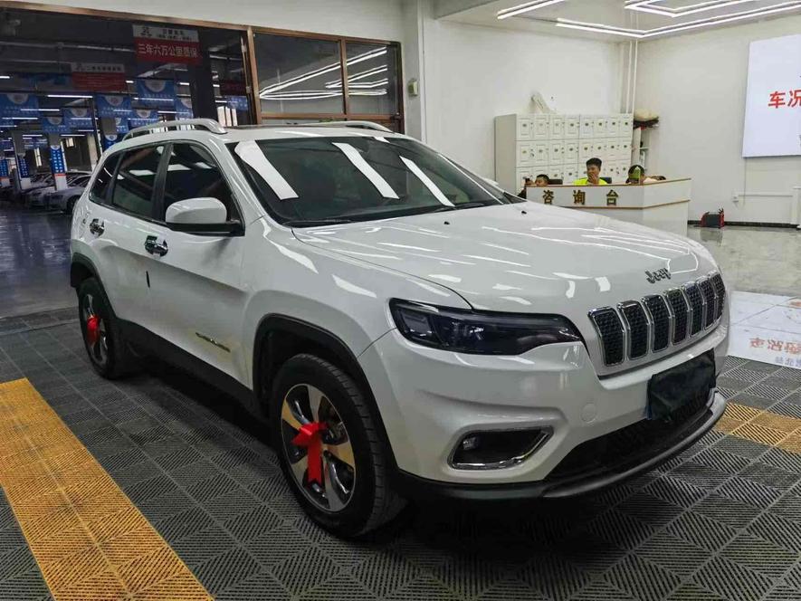 Jeep Jeep Cherokee в цвете и кузовом – это идеальный выбор среди китайских автомобилей. Доступная цена и надежность гарантированы.