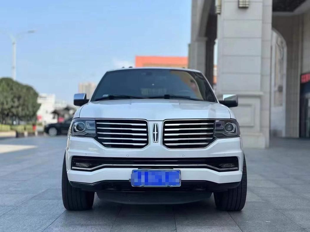 Lincoln Lincoln Navigator в цвете и кузовом – это идеальный выбор среди китайских автомобилей. Доступная цена и надежность гарантированы.