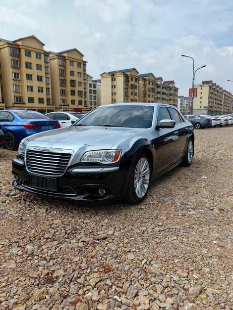 Chrysler Chrysler 300C в цвете и кузовом – это идеальный выбор среди китайских автомобилей. Доступная цена и надежность гарантированы.