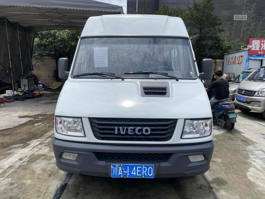 Iveco Naveco Deyi в цвете и кузовом – это идеальный выбор среди китайских автомобилей. Доступная цена и надежность гарантированы.