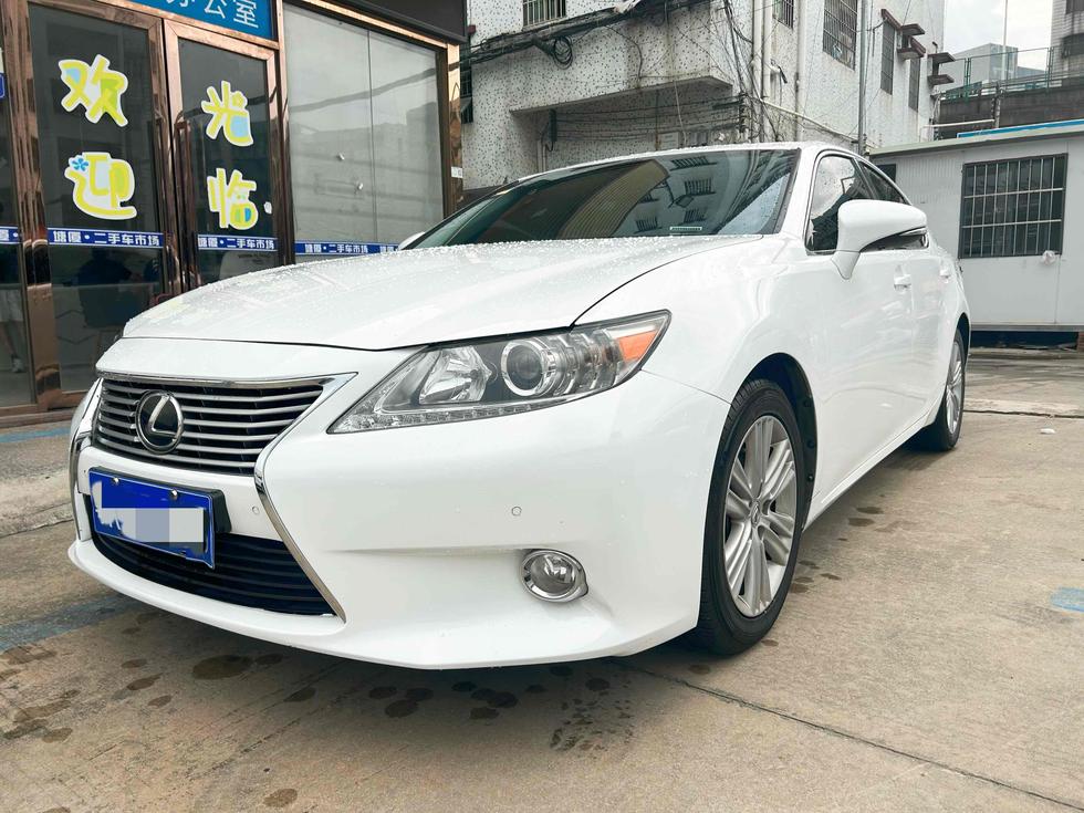 Lexus Lexus ES в цвете и кузовом – это идеальный выбор среди китайских автомобилей. Доступная цена и надежность гарантированы.