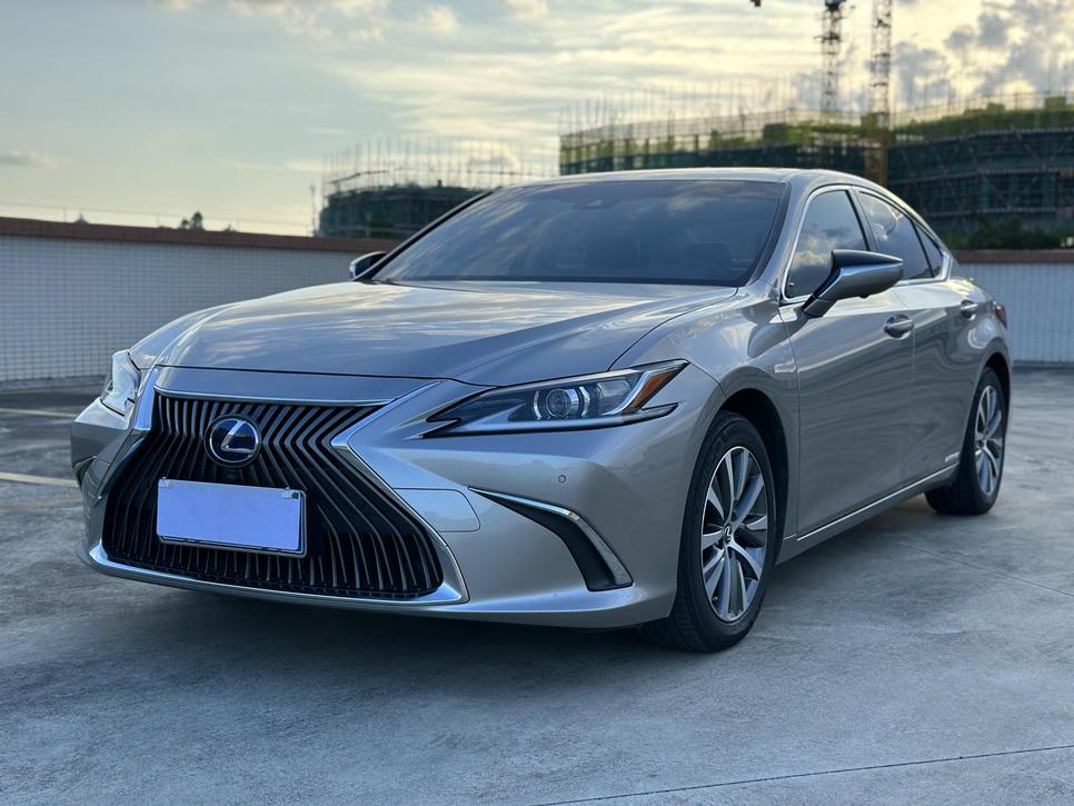 Lexus Lexus ES в цвете и кузовом – это идеальный выбор среди китайских автомобилей. Доступная цена и надежность гарантированы.