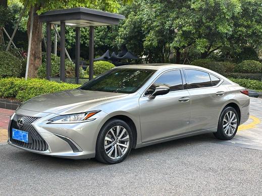 Lexus Lexus ES в цвете и кузовом – это идеальный выбор среди китайских автомобилей. Доступная цена и надежность гарантированы.