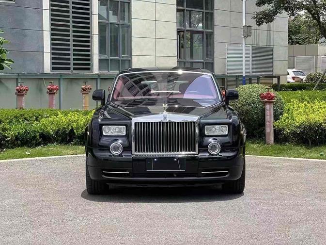 Rolls-Royce Rolls-Royce Phantom в цвете и кузовом – это идеальный выбор среди китайских автомобилей. Доступная цена и надежность гарантированы.