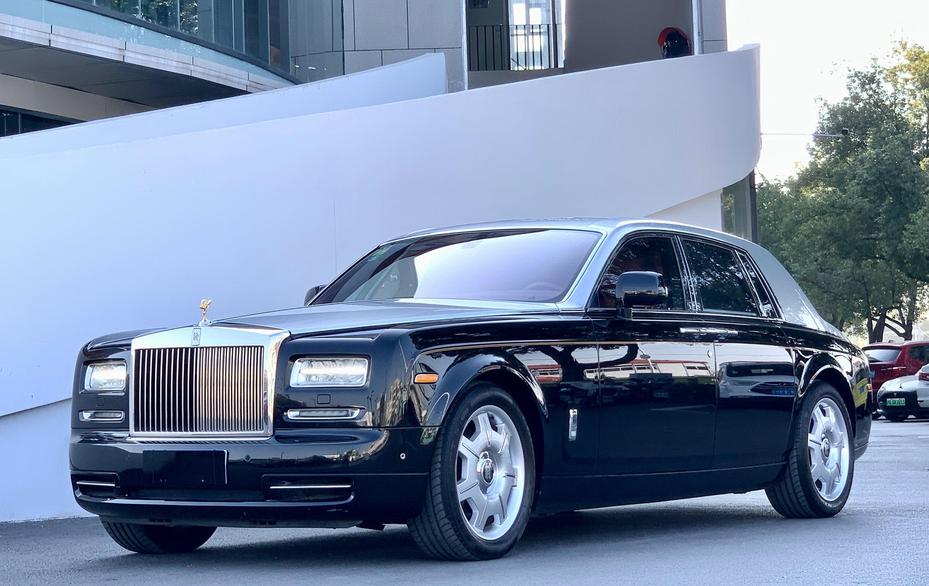 Rolls-Royce Rolls-Royce Phantom в цвете и кузовом – это идеальный выбор среди китайских автомобилей. Доступная цена и надежность гарантированы.