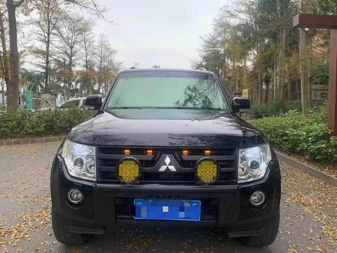 Mitsubishi Mitsubishi Pajero в цвете и кузовом – это идеальный выбор среди китайских автомобилей. Доступная цена и надежность гарантированы.