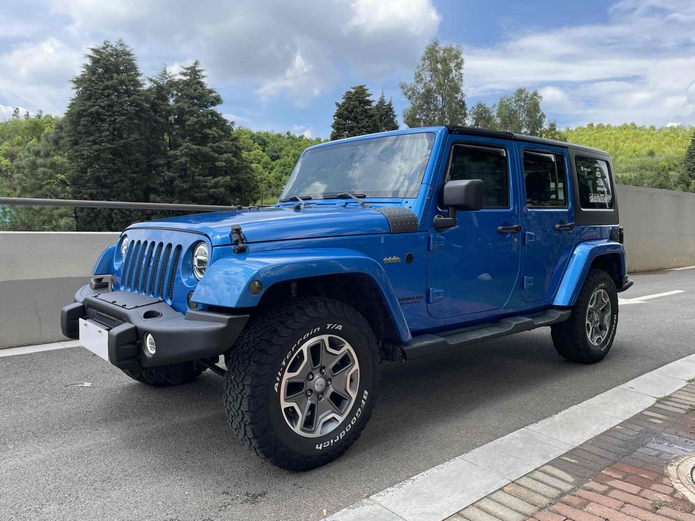 Jeep Jeep Wrangler в цвете и кузовом – это идеальный выбор среди китайских автомобилей. Доступная цена и надежность гарантированы.