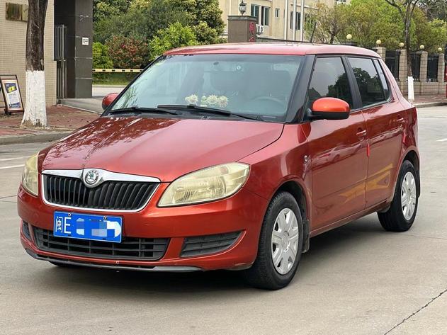 Skoda Skoda Fabia в цвете и кузовом – это идеальный выбор среди китайских автомобилей. Доступная цена и надежность гарантированы.