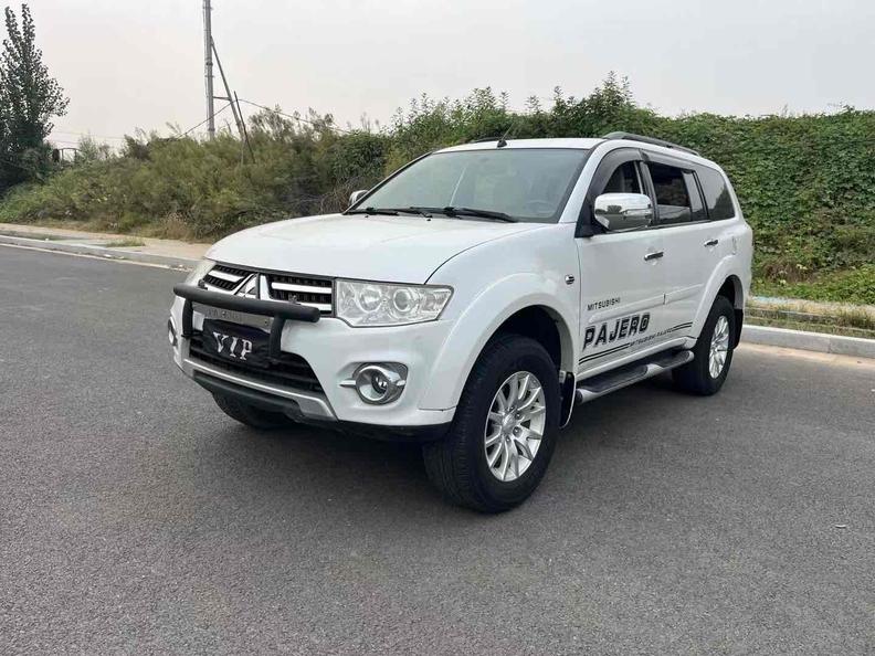 Mitsubishi Mitsubishi Pajero Sport в цвете и кузовом – это идеальный выбор среди китайских автомобилей. Доступная цена и надежность гарантированы.