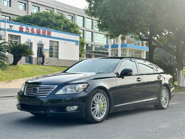 Lexus Lexus LS в цвете и кузовом – это идеальный выбор среди китайских автомобилей. Доступная цена и надежность гарантированы.