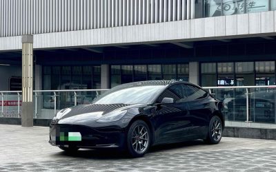 Tesla Tesla Model 3 в цвете и кузовом – это идеальный выбор среди китайских автомобилей. Доступная цена и надежность гарантированы.