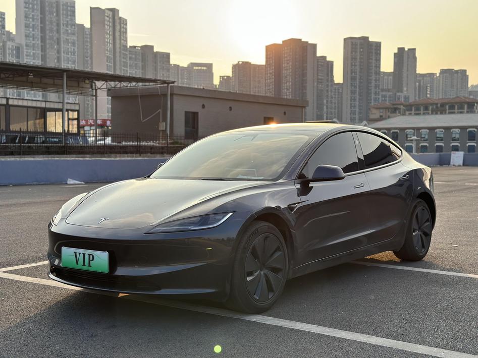 Tesla Tesla Model 3 в цвете и кузовом – это идеальный выбор среди китайских автомобилей. Доступная цена и надежность гарантированы.