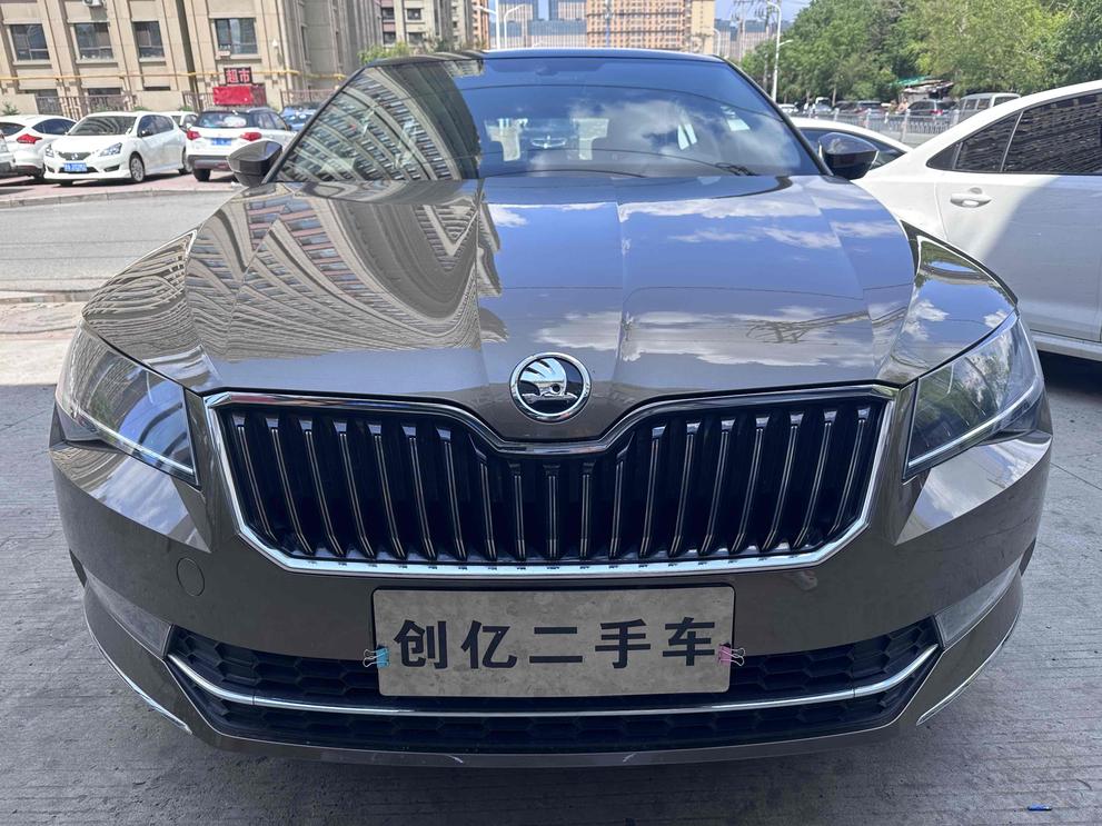 Skoda Skoda Superb в цвете и кузовом – это идеальный выбор среди китайских автомобилей. Доступная цена и надежность гарантированы.