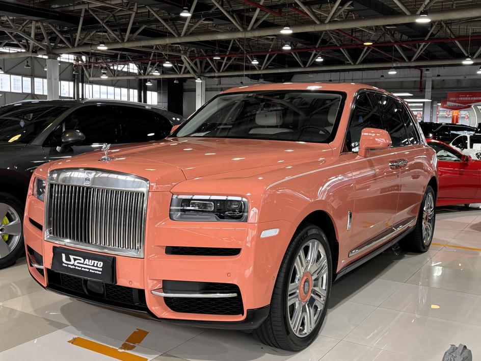 Rolls-Royce Rolls-Royce Cullinan в цвете и кузовом – это идеальный выбор среди китайских автомобилей. Доступная цена и надежность гарантированы.