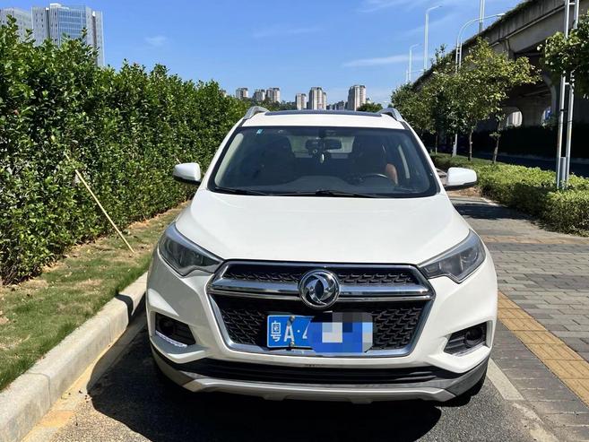 Dongfeng Fengdu Dongfeng Fengdu MX5 в цвете и кузовом – это идеальный выбор среди китайских автомобилей. Доступная цена и надежность гарантированы.