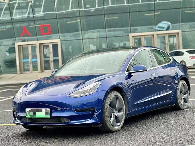 Tesla Tesla Model 3 в цвете и кузовом – это идеальный выбор среди китайских автомобилей. Доступная цена и надежность гарантированы.
