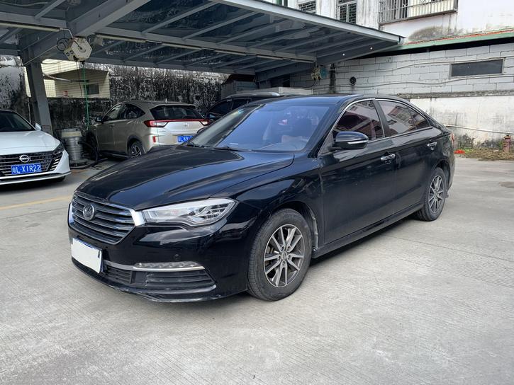 LIFAN Lifan 820 в цвете и кузовом – это идеальный выбор среди китайских автомобилей. Доступная цена и надежность гарантированы.