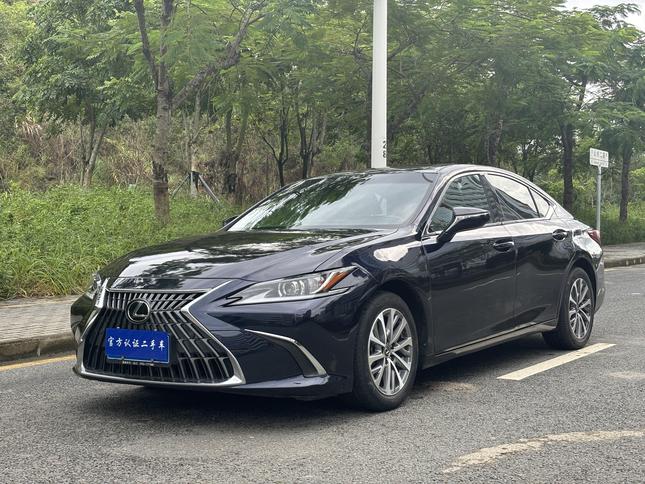 Lexus Lexus ES в цвете и кузовом – это идеальный выбор среди китайских автомобилей. Доступная цена и надежность гарантированы.