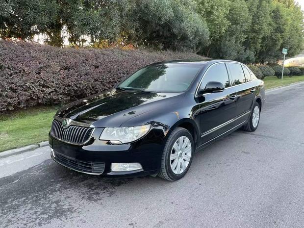 Skoda Skoda Superb в цвете и кузовом – это идеальный выбор среди китайских автомобилей. Доступная цена и надежность гарантированы.