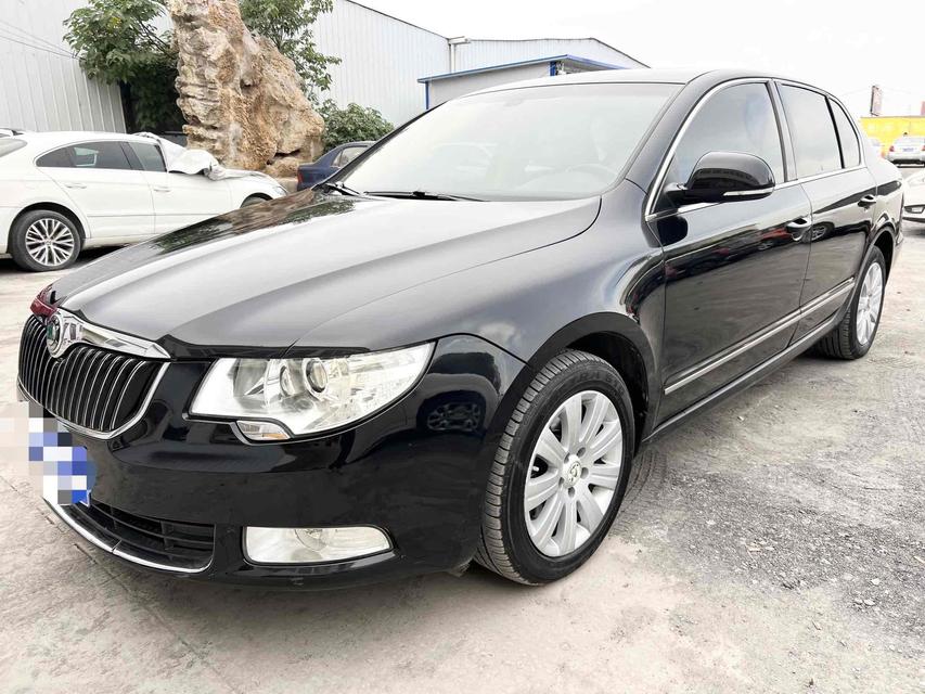 Skoda Skoda Superb в цвете и кузовом – это идеальный выбор среди китайских автомобилей. Доступная цена и надежность гарантированы.
