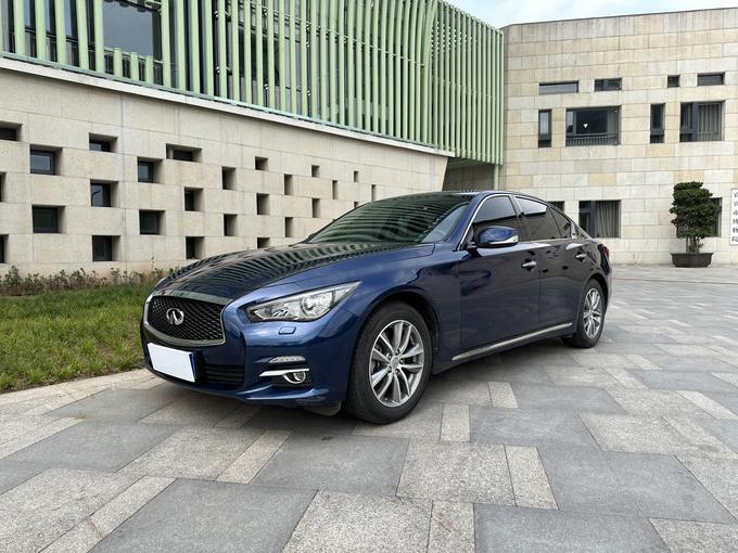 Infiniti Infiniti Q50L в цвете и кузовом – это идеальный выбор среди китайских автомобилей. Доступная цена и надежность гарантированы.