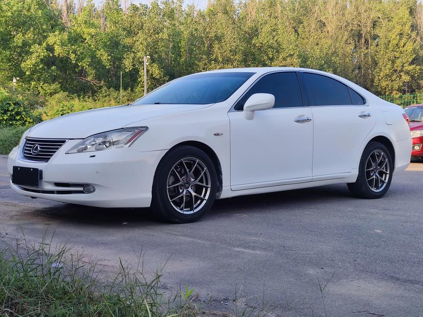 Lexus Lexus ES в цвете и кузовом – это идеальный выбор среди китайских автомобилей. Доступная цена и надежность гарантированы.