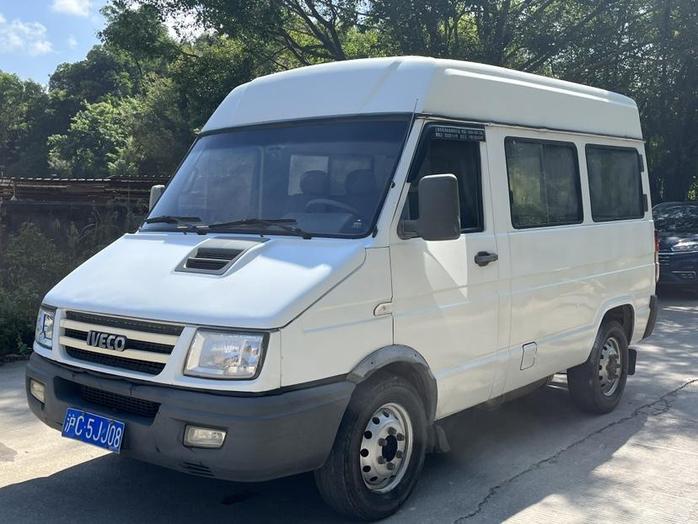 Iveco Naveco Deyi в цвете и кузовом – это идеальный выбор среди китайских автомобилей. Доступная цена и надежность гарантированы.