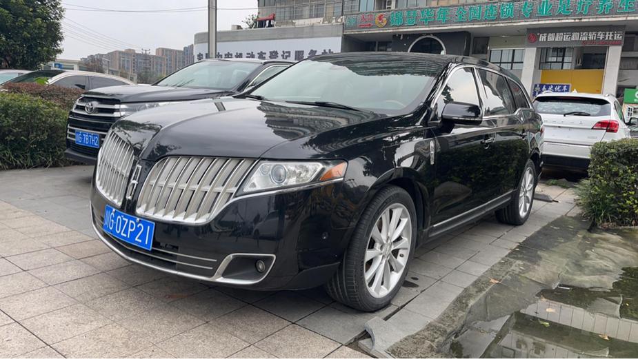 Lincoln Lincoln MKT в цвете и кузовом – это идеальный выбор среди китайских автомобилей. Доступная цена и надежность гарантированы.