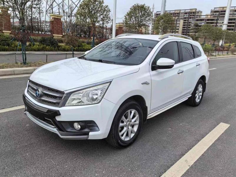 Venucia Venucia T70 в цвете и кузовом – это идеальный выбор среди китайских автомобилей. Доступная цена и надежность гарантированы.