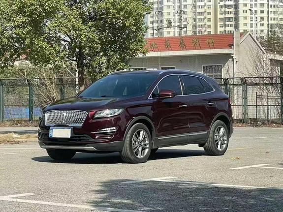 Lincoln Lincoln MKC в цвете и кузовом – это идеальный выбор среди китайских автомобилей. Доступная цена и надежность гарантированы.